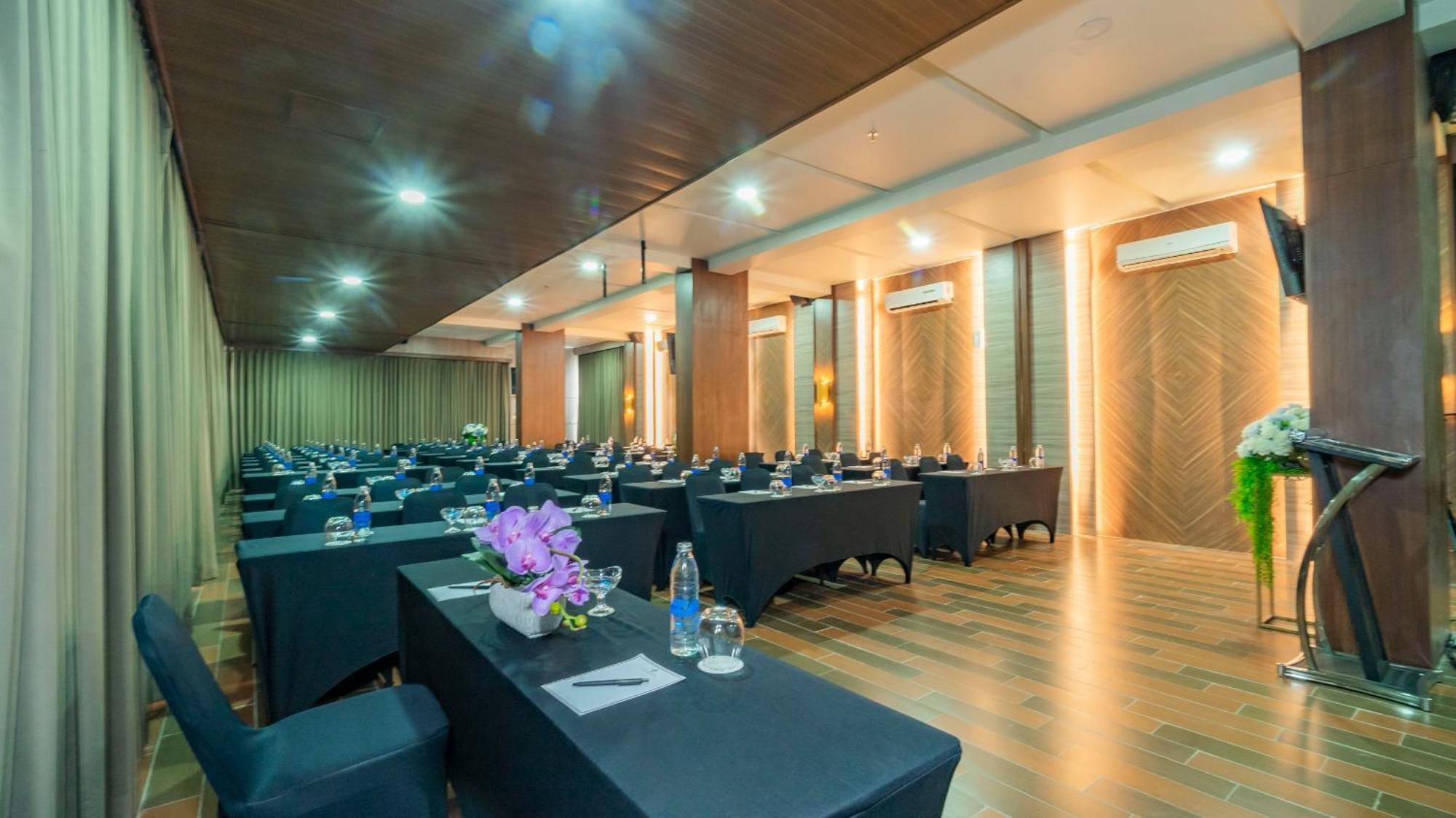City Of Aventus Hotel - Denpasar Eksteriør billede